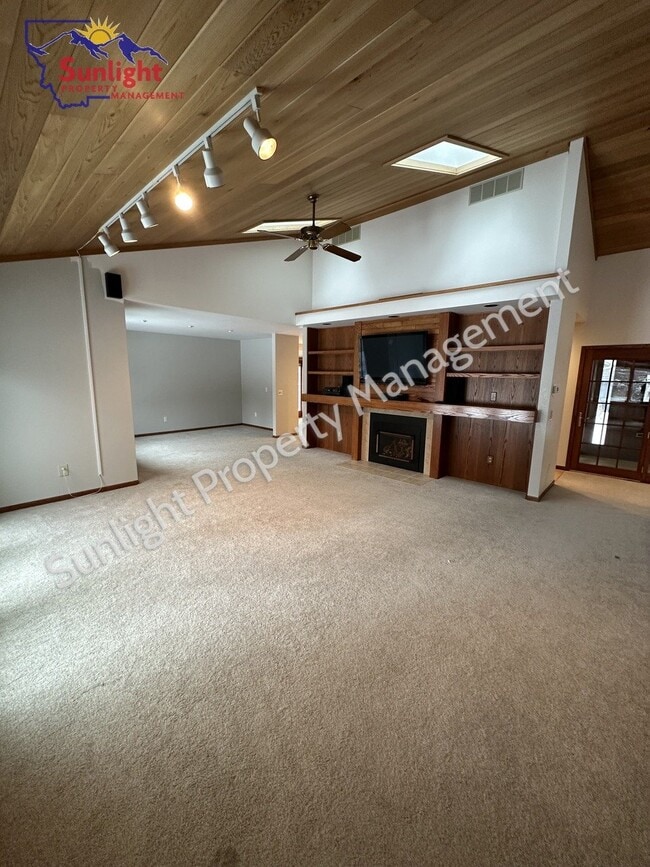 Building Photo - 4-Bedroom Retreat with 3.5 Baths in Billings – 4,378 Sq. Ft. of Comfort on Rimrock Road!