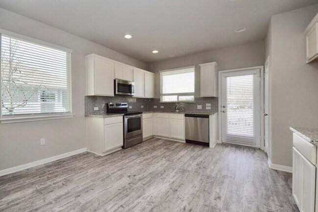Building Photo - 1701 Logan Dr