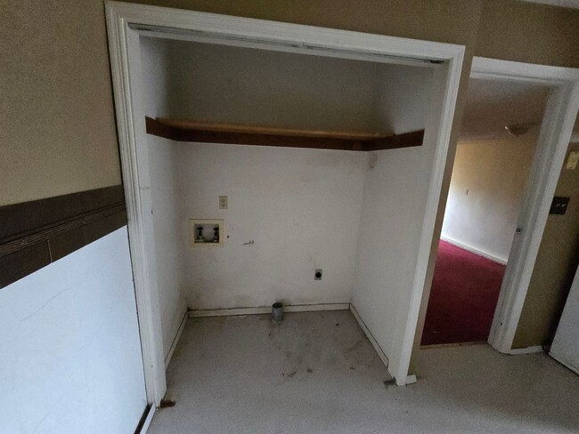 Building Photo - 3 Bedroom 2 Bathroom for $1350.00