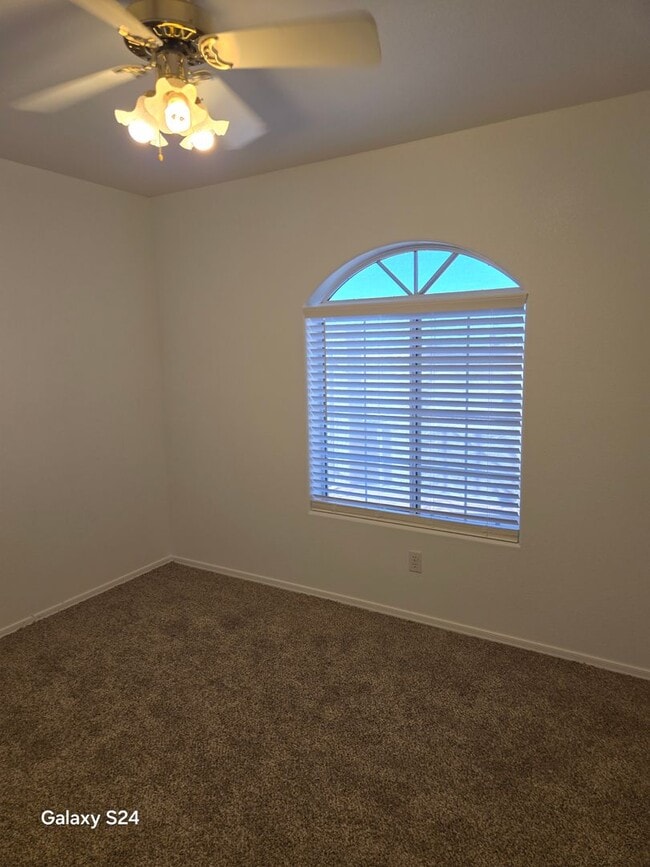 Building Photo - Newly Reduced Rent 3 Bedroom, 2 Bath, 2 Car Garage