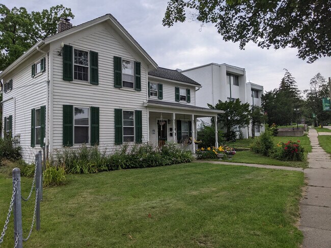 Building Photo - 501 W Forest Ave