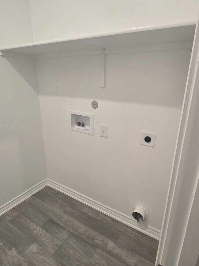 Building Photo - 7510 Fishbowl Ln