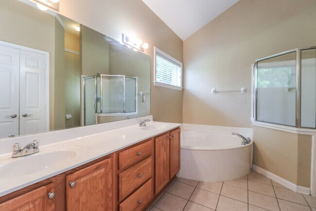 Building Photo - 9979 Misty Elm Dr