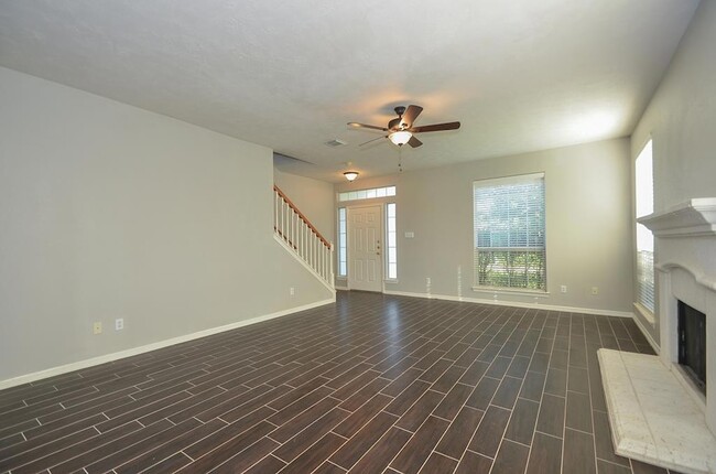 Building Photo - 5961 Whispering Lakes Dr