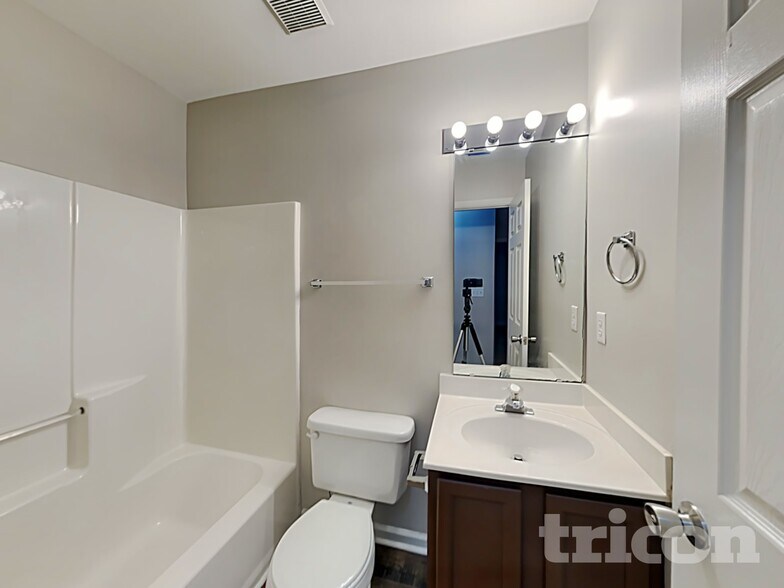 Building Photo - 310 Winding Canyon Dr