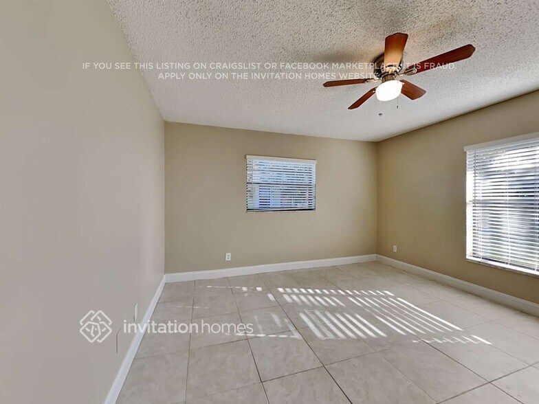Building Photo - 359 Las Palmas St