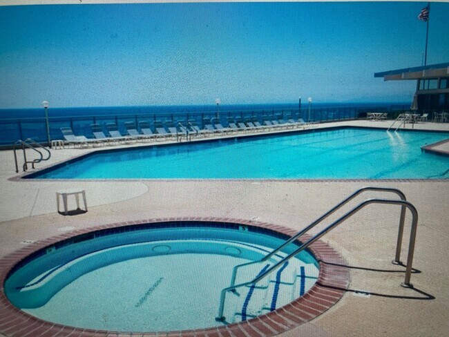 Pool on the cliff - 32759 Seagate Dr