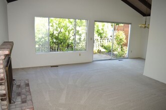 Building Photo - Clar65-67