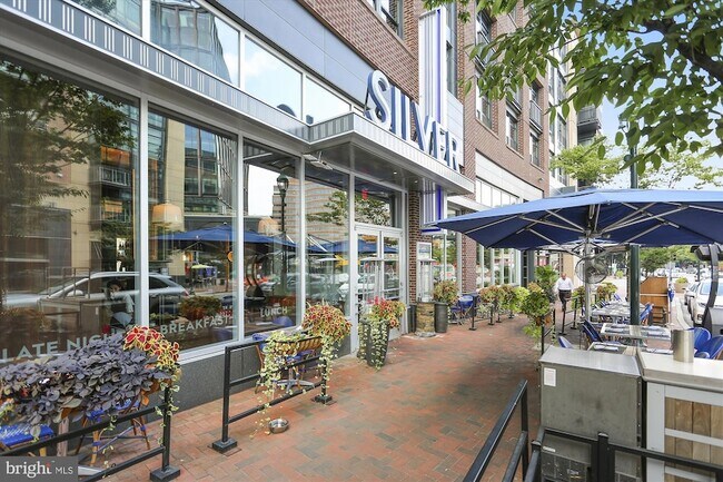 Building Photo - 4915 Hampden Ln