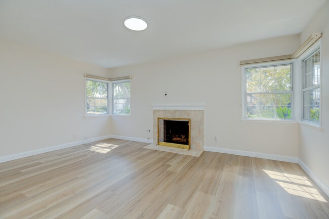 Building Photo - 12657 Everglade St