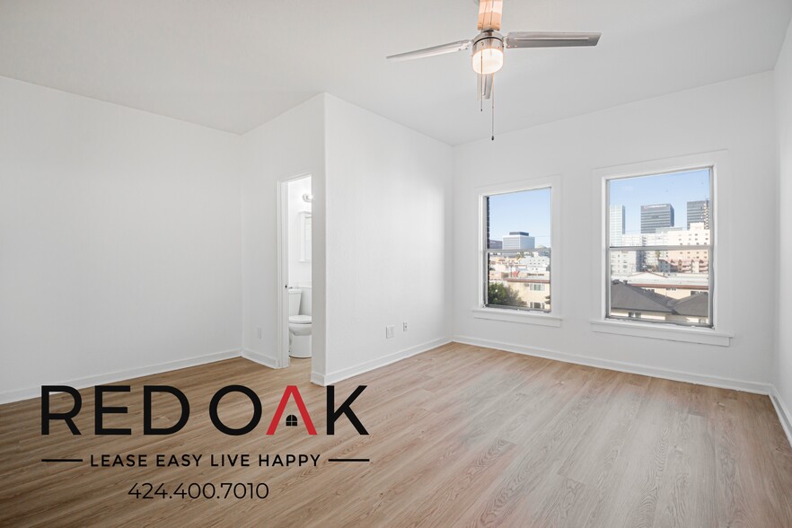 Building Photo - 901 S Ardmore Ave