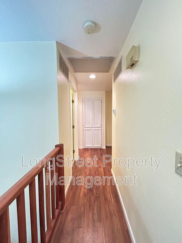 Building Photo - 3572 NW Satinwood St
