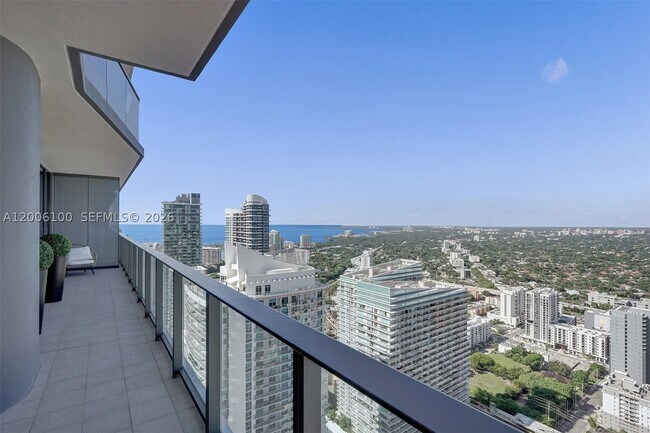 Building Photo - 1000 Brickell Plaza