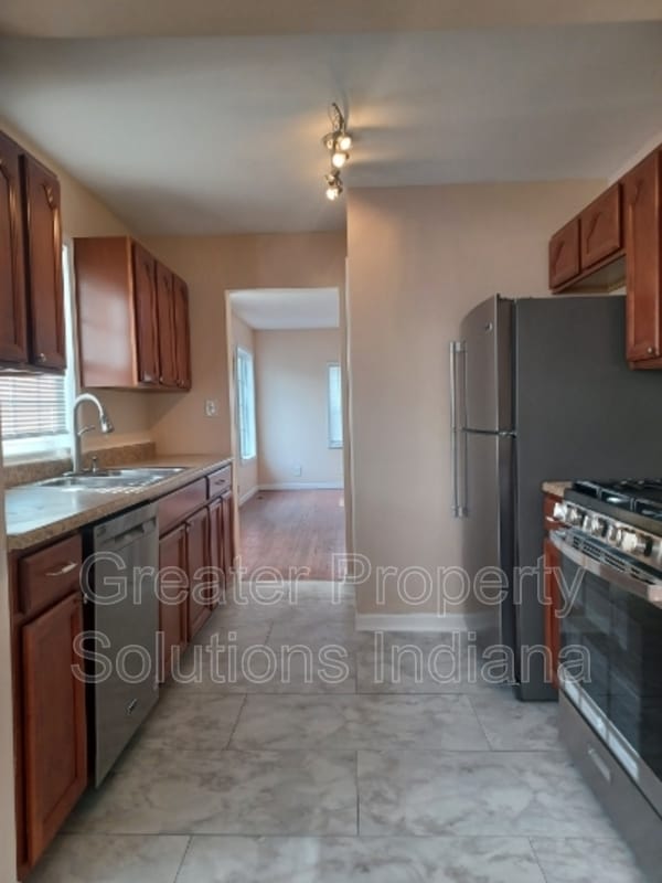 Building Photo - 412 W South St