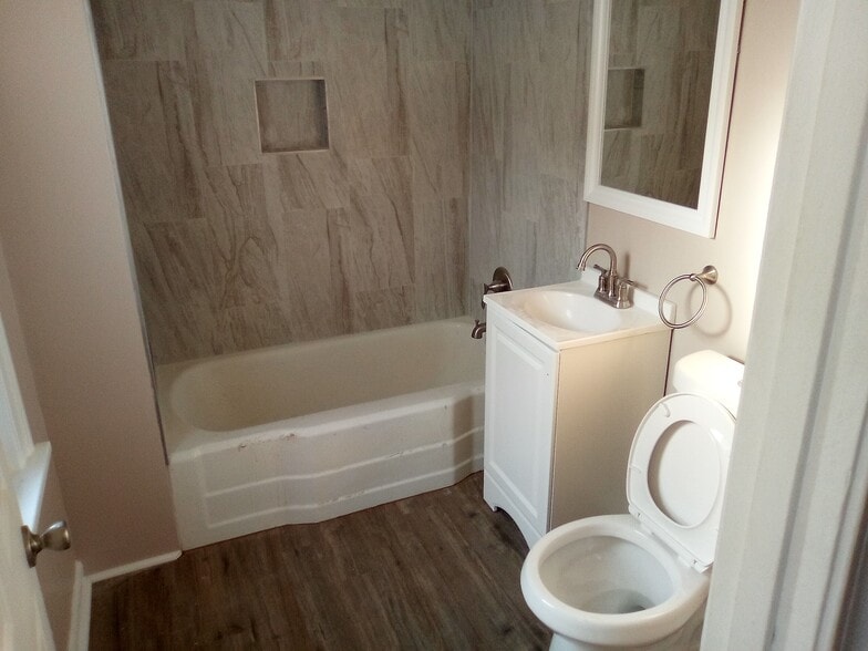 Bathroom - 4401 Irving Ave N