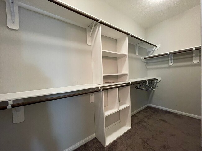 Building Photo - 1404 Rd 5102
