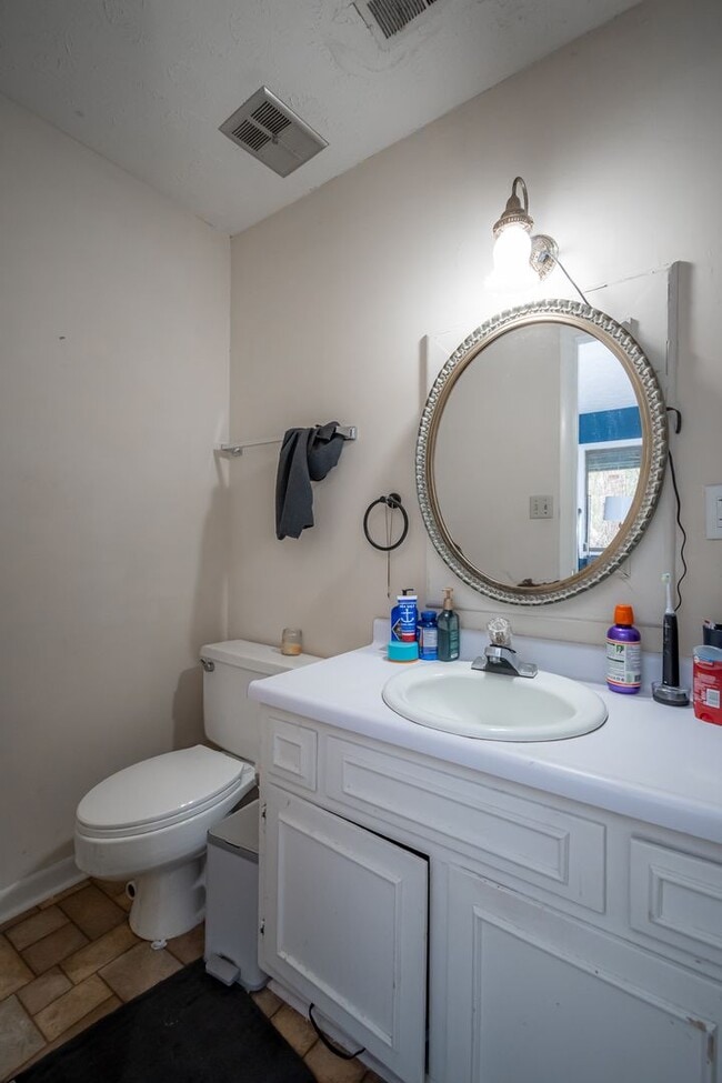 Building Photo - 187 Woodstone Dr