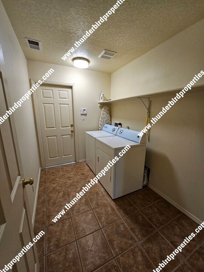 Building Photo - Available NOW