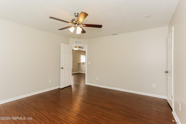 Building Photo - 8566 Maple St