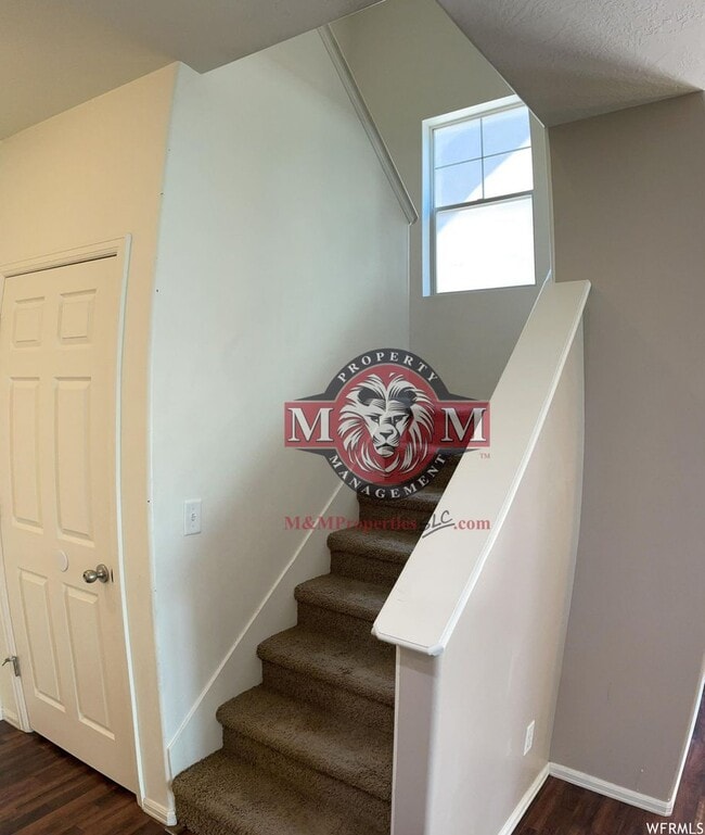 Building Photo - Beautiful 3 Bed 2.5 Bath - 2 Story Home in...