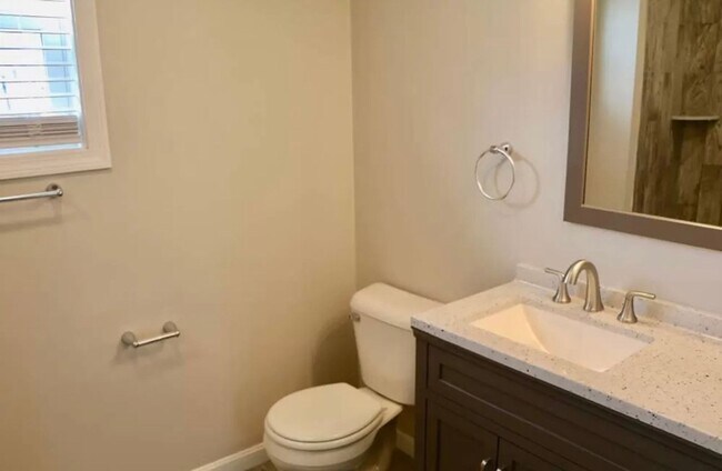 Building Photo - 28 Morgan Ave