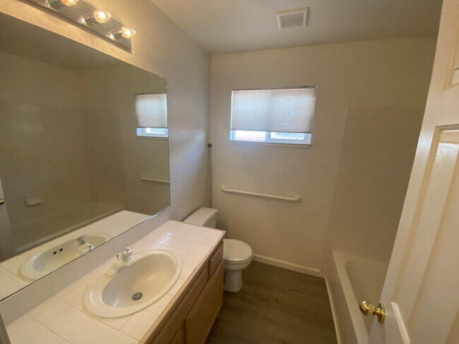 Building Photo - 6739 S Drexel Dr