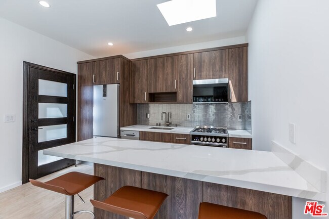 Building Photo - 8012 Zeus Dr