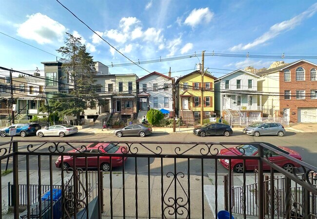 Building Photo - 47 Jewett Ave