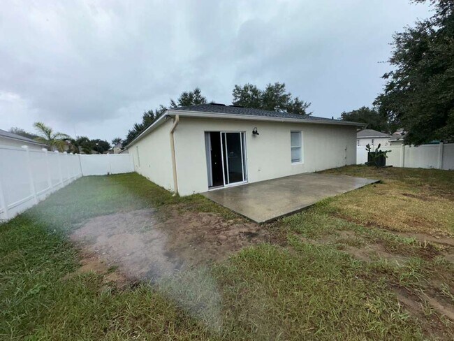 Building Photo - 703 Flagstone St