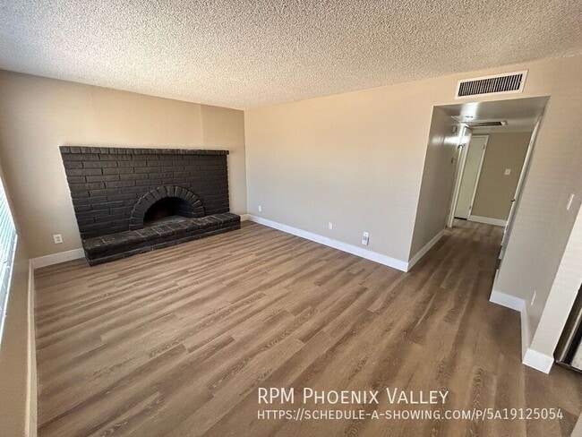 Building Photo - 8443 W Glenrosa Ave