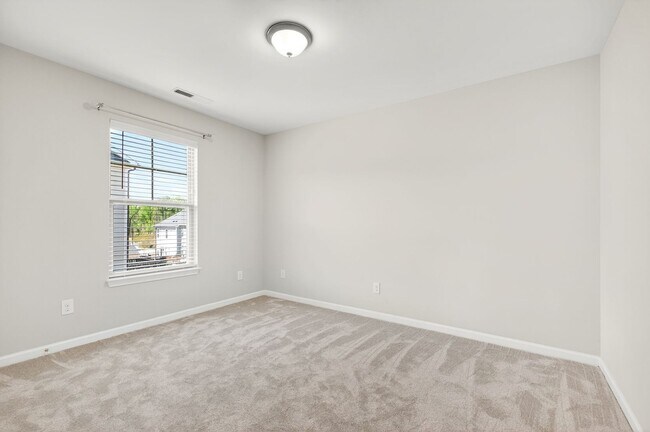 Building Photo - Beautiful 4BR End-Unit Townhome in Prime Apex Location!