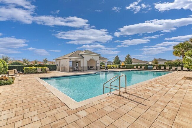 Building Photo - 213 Lake Lucerne Way