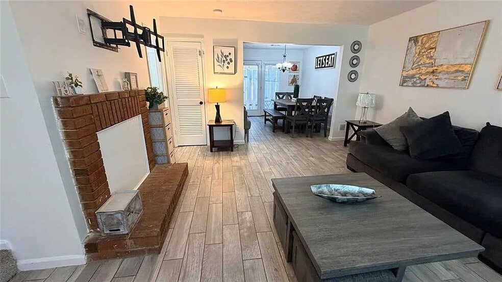 Building Photo - Room in Townhome on Mill Creek Pl