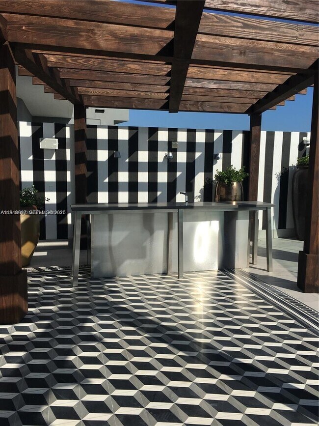 Building Photo - 1300 S Miami Ave