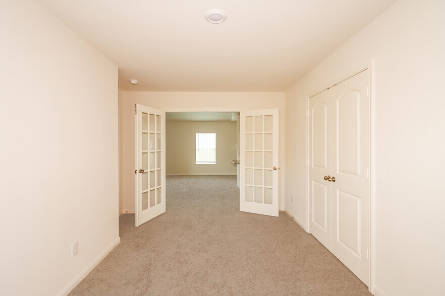 Building Photo - 26816 Steinbeck Dr