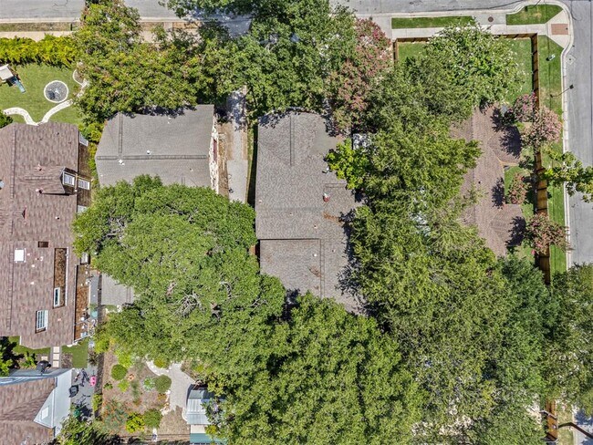 Building Photo - 4702 Rosedale Ave