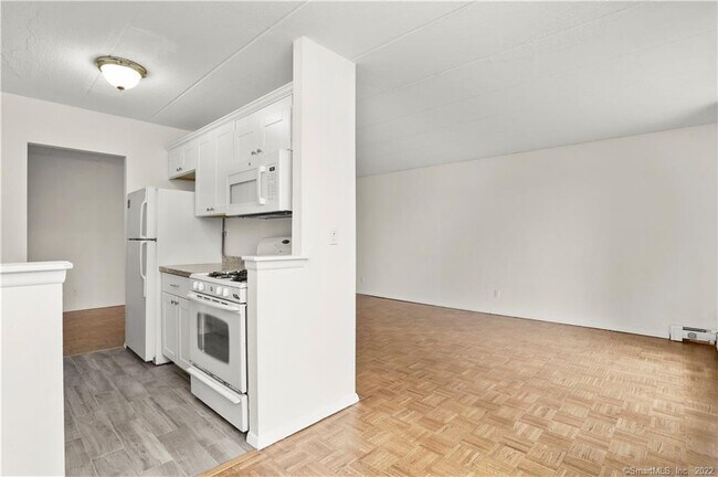 Building Photo - 27 Northill St