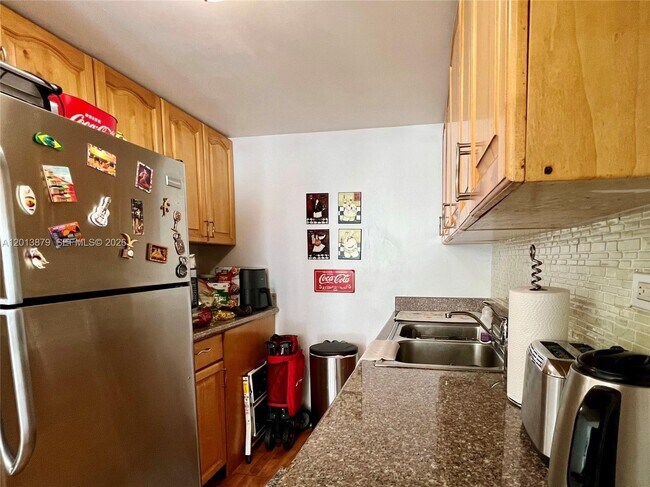 Building Photo - 7545 E Treasure Dr