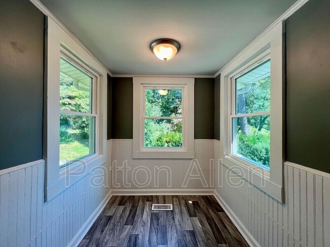 Building Photo - 15 Woodbine Rd