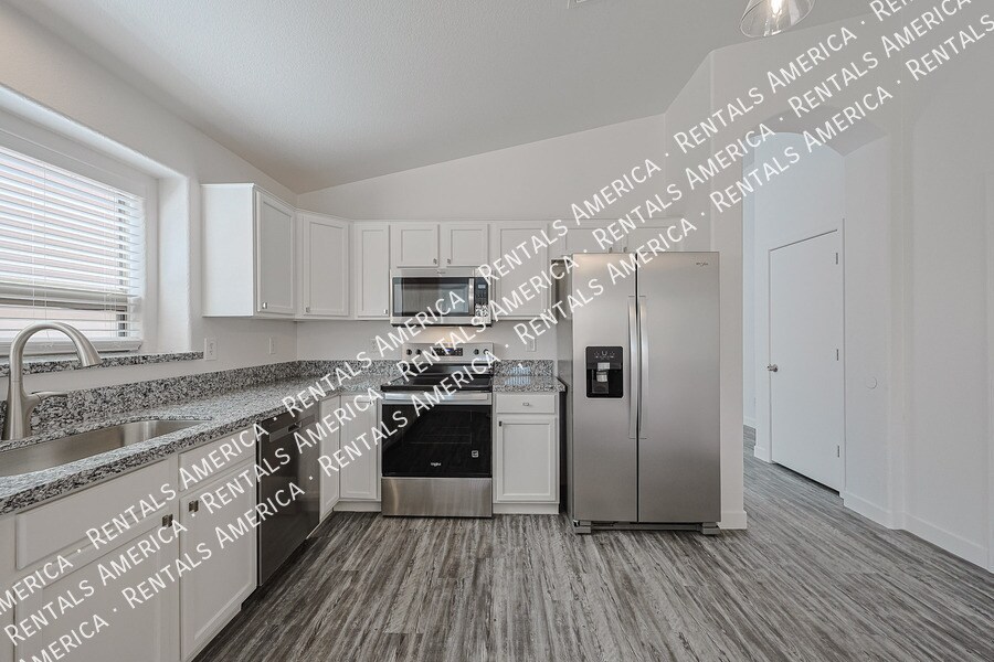 Building Photo - 4930 W Desert Dr