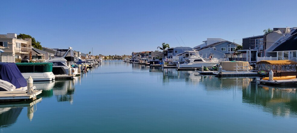 Looking down harbor - 4640 Eastbourne Bay
