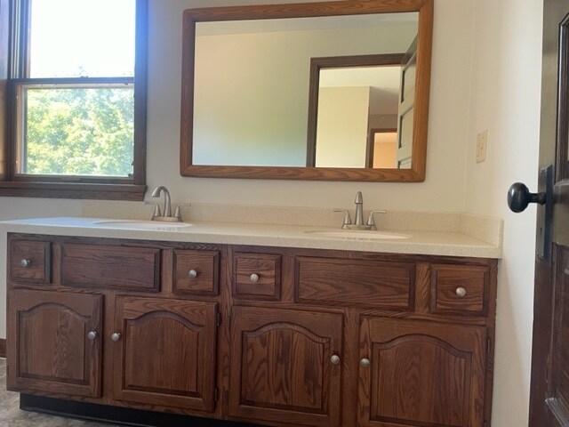 Full Bathroom - 4806 W Ridge Rd