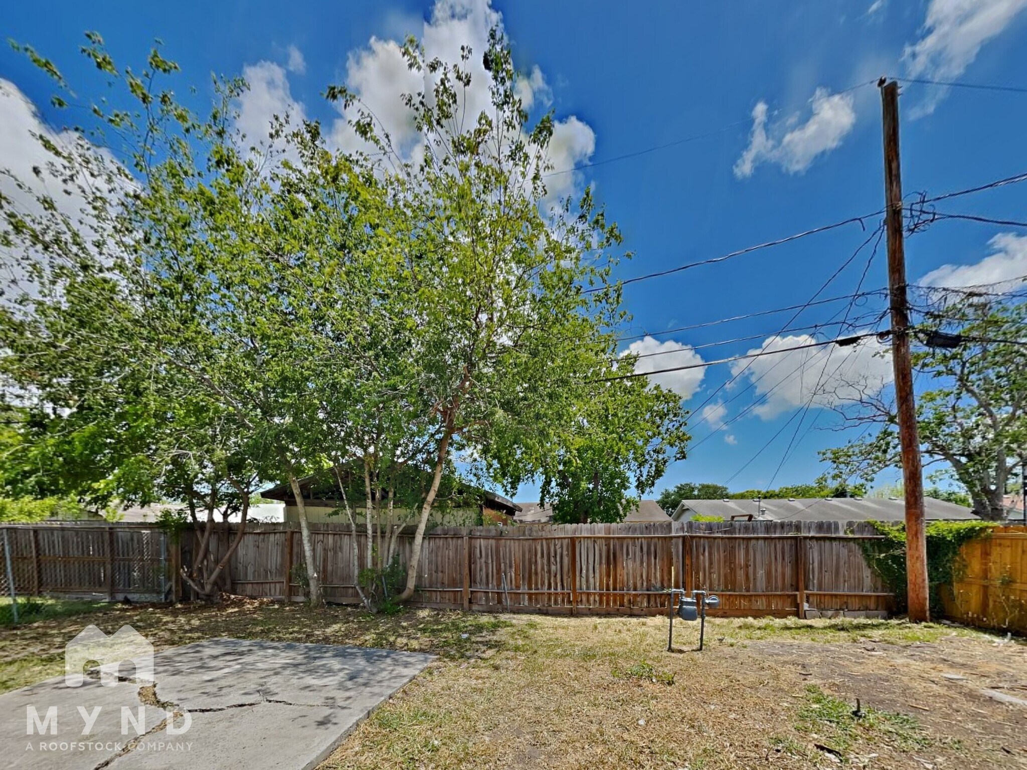 Building Photo - 1914 Roslyn St