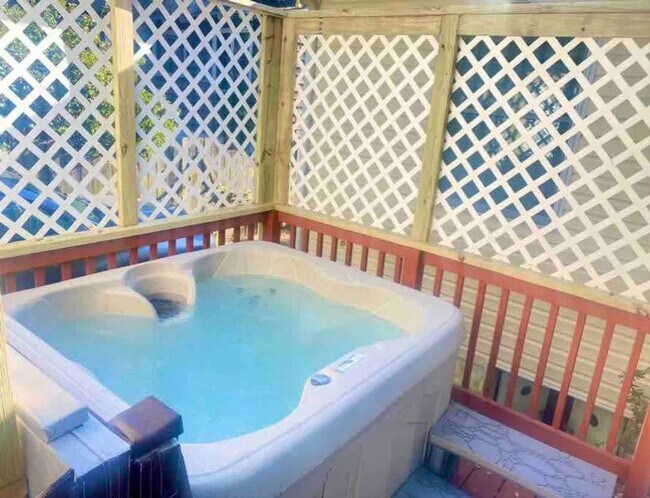 Building Photo - 912 Little Bay Ave