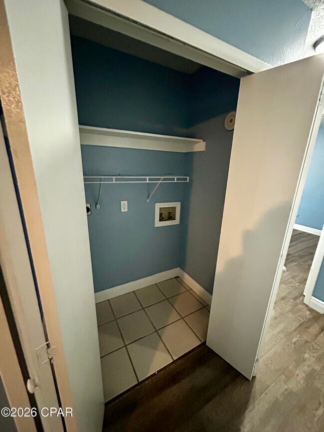 Building Photo - 6321 Lenawee St