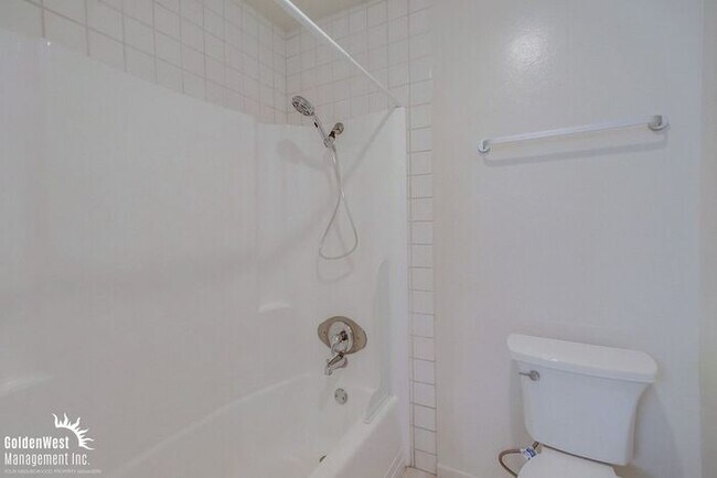 Building Photo - Stylish 2Bdm 1Ba Condo in Gated Clairemont Mesa Community!
