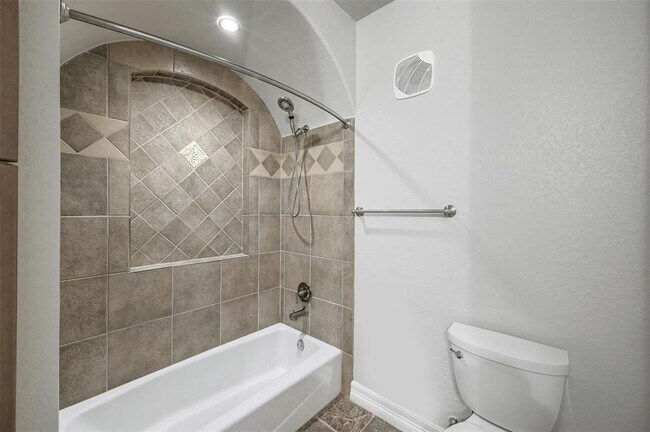 Building Photo - 2226 Westlake Dr