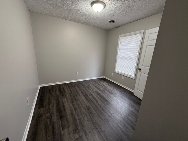 Building Photo - 413 Fairview Ave