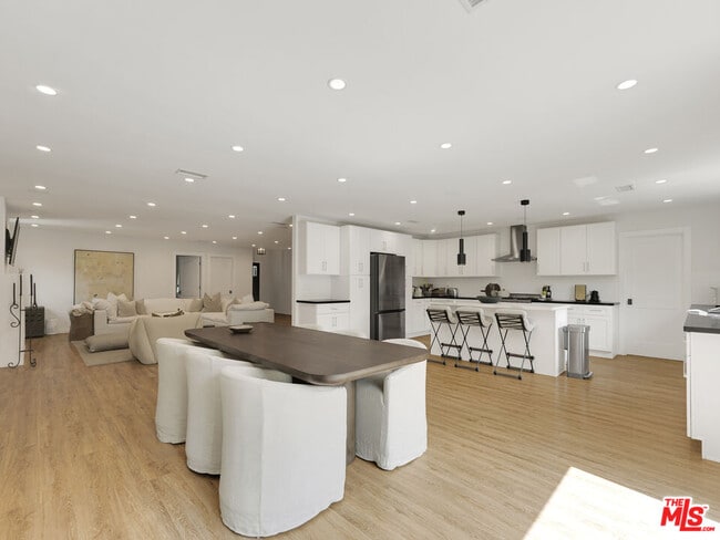 Building Photo - 13506 W Chandler Blvd