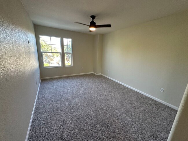 Building Photo - Beautiful 4 Bedroom, 2.5 Bath Tracy Home /...
